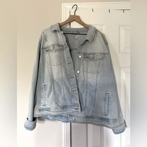 Distressed Light Blue Jean Jacket | XL | Trendy Oversized Denim Jacket